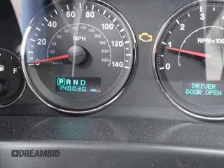 2006 Jeep Commander Limited с VIN 1J8HG58226C291506, выставлен на аукционе IAAI как лот 42254528 с пробегом 140 030 миль миль и . История ставок и продаж доступна на DreamBid. Изображение 15.