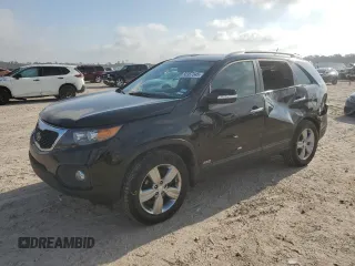 2013 Kia Sorento EX z VIN 5XYKUDA6XDG384182, wystawiony jako Copart lot #56957045 z przebiegiem 154 873 mil mil oraz Szkoda całkowita • Salvage title. Historia ofert i sprzedaży dostępna na DreamBid. Obrazek 1.