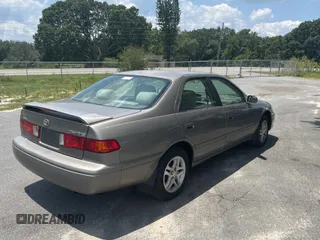 2000 Toyota Camry CE z VIN 4T1BG22K0YU002152, wystawiony jako Copart lot #58250485 z przebiegiem 366 513 mil mil oraz Czysty tytuł • Clean title. Historia ofert i sprzedaży dostępna na DreamBid. Obrazek 4.