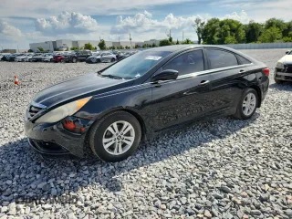 2013 Hyundai Sonata GLS z VIN 5NPEB4AC5DH553364, wystawiony jako Copart lot #61777625 z przebiegiem 118 182 mil mil oraz Czysty tytuł • Clean title. Historia ofert i sprzedaży dostępna na DreamBid. Obrazek 1.