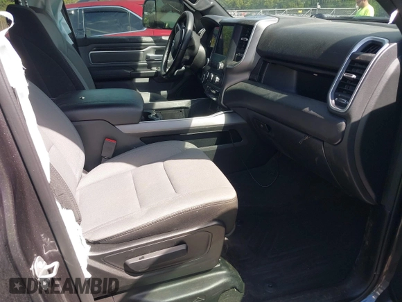 2021 Ram 1500 Big Horn z VIN 1C6RREFM5MN813578, wystawiony jako IAAI lot #42066531 z przebiegiem 77 207 mil mil oraz . Historia ofert i sprzedaży dostępna na DreamBid. Obrazek 5.