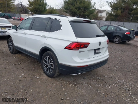 2020 Volkswagen Tiguan SE with VIN 3VV2B7AX0LM075033, listed as a IAAI auction lot 41310056 with 82,548 mi miles. Bid and sale history available at carsss.com. Image 3.
