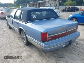 1994 Lincoln Town Car Executive with VIN 1LNLM81W5RY745596, listed as a IAAI auction lot 42548865 with 380,567 mi miles and . Bid and sale history available at DreamBid. Image 3.