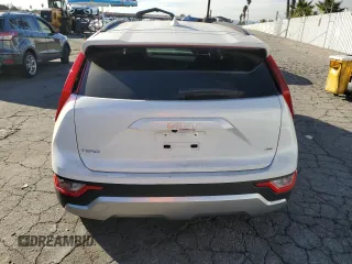 2024 Kia Niro LX with VIN KNDCP3LE5R5137078, listed as a Copart auction lot 80489944 with 38,547 mi miles and Salvage Title. Bid and sale history available at carsss.com. Image 6.