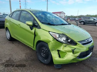 2013 Ford Fiesta SE z VIN 3FADP4BJ9DM184289, wystawiony jako IAAI lot #42110578 z przebiegiem 166 764 mil mil oraz . Historia ofert i sprzedaży dostępna na DreamBid. Obrazek 6.