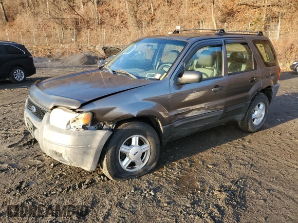 2004 Ford Escape XLS with VIN 1FMCU92134KB88319, listed as a Copart auction lot 84243494 with 158,052 mi miles and Salvage Title. Bid and sale history available at DreamBid. Image 1.