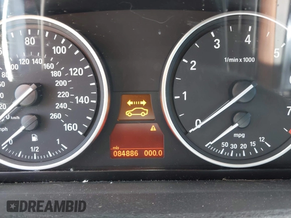 2013 BMW X5 xDrive50i z VIN 5UXZV8C5XD0C17142, wystawiony jako IAAI lot #42528433 z przebiegiem 84 886 mil mil oraz . Historia ofert i sprzedaży dostępna na DreamBid. Obrazek 7.