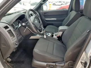 2012 Ford Escape XLT z VIN 1FMCU9DG5CKA92739, wystawiony jako Copart lot #62380375 z przebiegiem 68 755 mil mil oraz Szkoda całkowita • Salvage title. Historia ofert i sprzedaży dostępna na DreamBid. Obrazek 7.