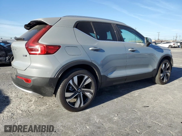 2024 Volvo XC40 Plus Bright Theme с VIN YV4L12UE4R2293380, выставлен на аукционе Copart как лот 87645985 с пробегом 12 288 миль миль и Списание • Salvage title. История ставок и продаж доступна на DreamBid. Изображение 3.