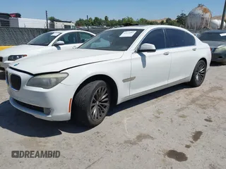 2012 BMW 7 Series 750Li z VIN WBAKB8C52CC963233, wystawiony jako IAAI lot #42332082 z przebiegiem 150 319 mil mil oraz . Historia ofert i sprzedaży dostępna na DreamBid. Obrazek 2.