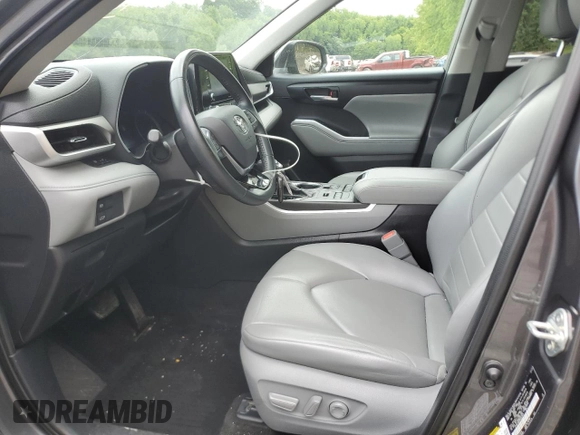 2021 Toyota Highlander XLE with VIN 5TDHZRBH9MS553524, listed as a Copart auction lot 57469405 with 51,784 mi miles and Salvage title. Bid and sale history available at DreamBid. Image 7.