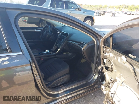 2020 Ford Fusion SE with VIN 3FA6P0HDXLR263572, listed as a IAAI auction lot 41989167 with 42,522 mi miles. Bid and sale history available at carsss.com. Image 5.