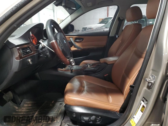 2011 BMW 3 Series 328i xDrive z VIN WBAPK5C53BA994635, wystawiony jako Copart lot #50235645 z przebiegiem 107 780 mil mil oraz Nie do naprawy • Non repairable. Historia ofert i sprzedaży dostępna na DreamBid. Obrazek 7.