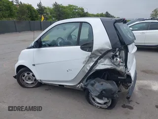 2013 Smart fortwo Pure with VIN WMEEJ3BA5DK625404, listed as a IAAI auction lot 42368884 with Not provided miles and . Bid and sale history available at DreamBid. Image 14.