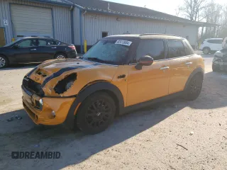 2017 MINI Hardtop 4 Door Cooper S z VIN WMWXU3C37H2F48491, wystawiony jako Copart lot #82413684 z przebiegiem 143 003 mil mil oraz Szkody całkowita. Historia ofert i sprzedaży dostępna na DreamBid. Obrazek 1.