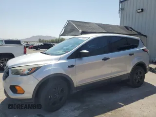 2018 Ford Escape S z VIN 1FMCU0F74JUA56681, wystawiony jako Copart lot #62368805 z przebiegiem 69 904 mil mil oraz Szkoda całkowita • Salvage title. Historia ofert i sprzedaży dostępna na DreamBid. Obrazek 1.