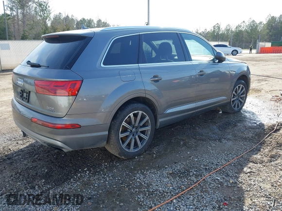 2017 Audi Q7 Premium Plus with VIN WA1LAAF71HD025850, listed as a IAAI auction lot 41567701 with 92,294 mi miles. Bid and sale history available at carsss.com. Image 4.