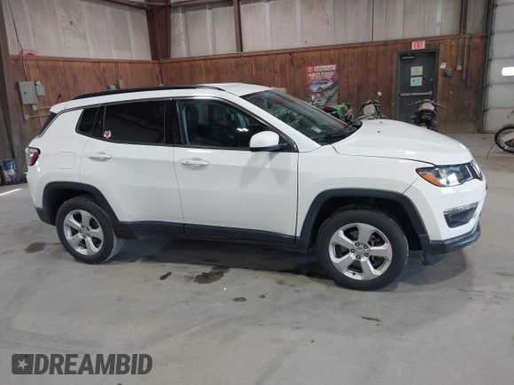 2020 Jeep Compass Latitude z VIN 3C4NJDBB4LT132288, wystawiony jako IAAI lot #42113669 z przebiegiem 57 312 mil mil oraz . Historia ofert i sprzedaży dostępna na DreamBid. Obrazek 13.