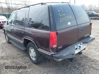 1997 Chevrolet Tahoe z VIN 1GNEK13R5VJ395365, wystawiony jako IAAI lot #42015206 z przebiegiem 121 086 mil mil oraz . Historia ofert i sprzedaży dostępna na DreamBid. Obrazek 3.