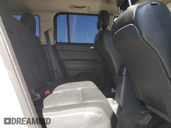 2014 Jeep Patriot Latitude z VIN 1C4NJPFA4ED529835, wystawiony jako Copart lot #57632435 z przebiegiem 150 979 mil mil oraz Czysty tytuł • Clean title. Historia ofert i sprzedaży dostępna na DreamBid. Obrazek 11.