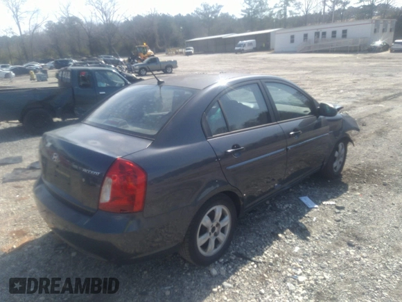 2006 Hyundai Accent GLS z VIN KMHCN46C66U027692, wystawiony jako IAAI lot #41796140 z przebiegiem 233 488 mil mil oraz . Historia ofert i sprzedaży dostępna na DreamBid. Obrazek 4.