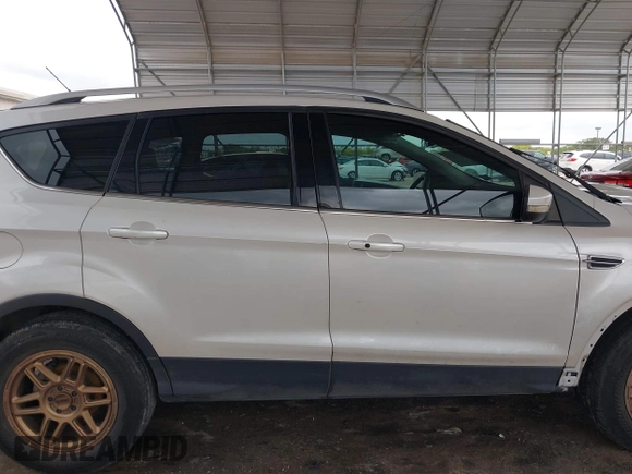 2015 Ford Escape Titanium z VIN 1FMCU0J91FUA27610, wystawiony jako IAAI lot #42095995 z przebiegiem 122 521 mil mil oraz . Historia ofert i sprzedaży dostępna na DreamBid. Obrazek 14.