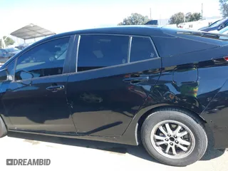 2021 Toyota Prius L Eco with VIN JTDKAMFU3M3148574, listed as a IAAI auction lot 41624303 with 89,747 mi miles. Bid and sale history available at carsss.com. Image 14.