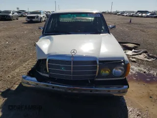 1982 Mercedes-Benz 300 D z VIN WDBAB33A8CB015440, wystawiony jako Copart lot #47839675 z przebiegiem 225 113 mil mil oraz Szkoda całkowita • Salvage title. Historia ofert i sprzedaży dostępna na DreamBid. Obrazek 5.