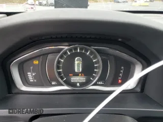 2017 Volvo V60 z VIN YV440MWKXH1040994, wystawiony jako Copart lot #81419934 z przebiegiem Nie podano mil oraz Szkoda całkowita • Salvage title. Historia ofert i sprzedaży dostępna na DreamBid. Obrazek 9.