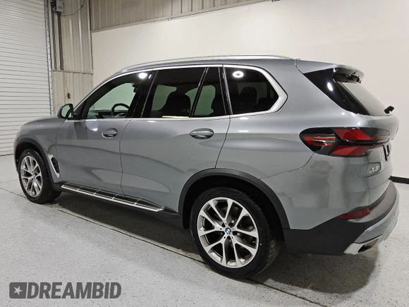 2024 BMW X5 sDrive40i z VIN 5UX13EU07R9U53817, wystawiony jako Copart lot #55535065 z przebiegiem 30 806 mil mil oraz Czysty tytuł • Clean title. Historia ofert i sprzedaży dostępna na DreamBid. Obrazek 2.