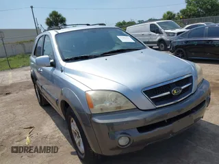 2004 Kia Sorento LX z VIN KNDJD733445302455, wystawiony jako IAAI lot #42342421 z przebiegiem 98 137 mil mil oraz . Historia ofert i sprzedaży dostępna na DreamBid. Obrazek 6.