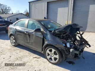 2013 Chevrolet Sonic LTZ z VIN 1G1JE5SH5D4121345, wystawiony jako Copart lot #83672124 z przebiegiem 109 428 mil mil oraz Szkoda całkowita • Salvage title. Historia ofert i sprzedaży dostępna na DreamBid. Obrazek 4.