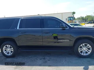 2018 Chevrolet Suburban LT z VIN 1GNSCHKC7JR111560, wystawiony jako IAAI lot #41823175 z przebiegiem 136 751 mil mil oraz . Historia ofert i sprzedaży dostępna na DreamBid. Obrazek 13.