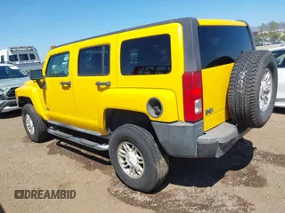 2007 Hummer H3 SUV with VIN 5GTDN13E478209536, listed as a IAAI auction lot 42030088 with 180,743 mi miles. Bid and sale history available at carsss.com. Image 3.