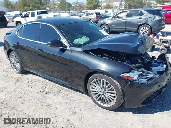 2017 Alfa Romeo Giulia Ti with VIN ZARFAEEN9H7551464, listed as a IAAI auction lot 41726121 with 68,654 mi miles. Bid and sale history available at carsss.com. Image 1.
