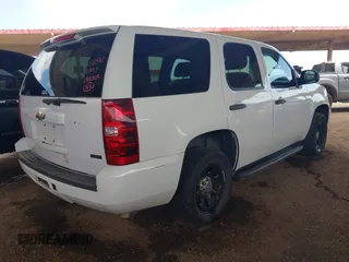 2008 Chevrolet Tahoe Police z VIN 1GNEC03028R158542, wystawiony jako IAAI lot #42194552 z przebiegiem 225 545 mil mil oraz . Historia ofert i sprzedaży dostępna na DreamBid. Obrazek 4.