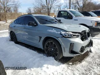 2024 BMW X4 M z VIN 5YM23EC01R9W18369, wystawiony jako Copart lot #53838455 z przebiegiem 11 550 mil mil oraz Szkody całkowita. Historia ofert i sprzedaży dostępna na DreamBid. Obrazek 4.