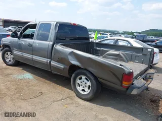 2002 Chevrolet Silverado 1500 LS with VIN 2GCEC19T921110469, listed as a IAAI auction lot 39912012 with 288,705 mi miles. Bid and sale history available at carsss.com. Image 3.