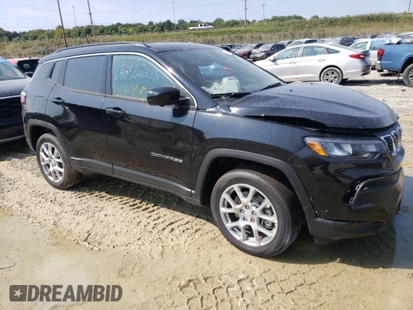 2024 Jeep Compass Latitude Lux z VIN 3C4NJDFN7RT136185, wystawiony jako Copart lot #69064434 z przebiegiem 339 mil mil oraz Szkoda całkowita • Salvage title. Historia ofert i sprzedaży dostępna na DreamBid. Obrazek 4.