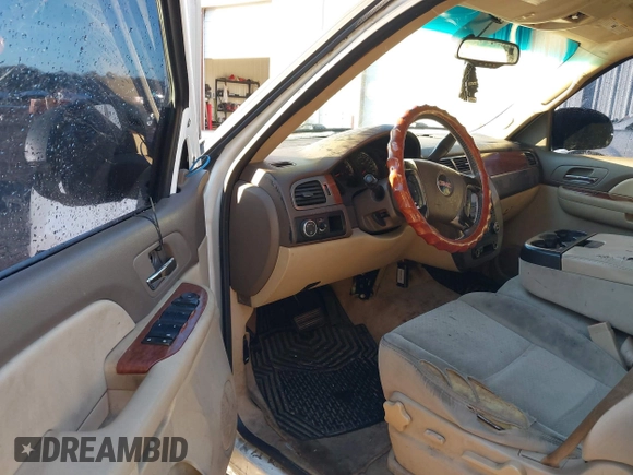 2008 GMC Yukon SLE w/3SA with VIN 1GKFC13C58R211994, listed as a IAAI auction lot 41278858 with 316,734 mi miles. Bid and sale history available at carsss.com. Image 5.