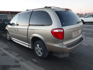 2005 Dodge Caravan SXT with VIN 2D4GP44L55R596566, listed as a IAAI auction lot 41052753 with 109,031 mi miles. Bid and sale history available at carsss.com. Image 3.