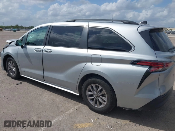 2021 Toyota Sienna XLE with VIN 5TDYRKEC2MS072800, listed as a IAAI auction lot 41918739 with 47,921 mi miles and . Bid and sale history available at DreamBid. Image 3.