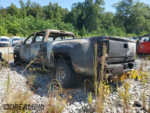 2016 GMC Sierra 3500HD Denali z VIN 1GT42YE87GF206304, wystawiony jako Copart lot #66987434 z przebiegiem Nie podano mil oraz Nie do naprawy • Non repairable. Historia ofert i sprzedaży dostępna na DreamBid. Obrazek 3.