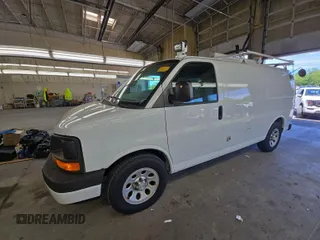 2014 Chevrolet Express Cargo z VIN 1GCSGAFX3E1200712, wystawiony jako IAAI lot #42854205 z przebiegiem 64 421 mil mil oraz . Historia ofert i sprzedaży dostępna na DreamBid. Obrazek 19.
