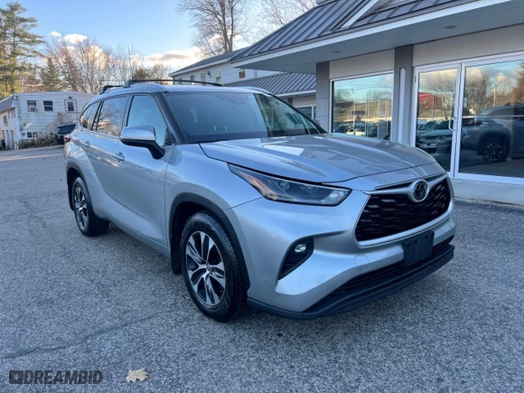 2021 Toyota Highlander XLE with VIN 5TDHZRBH9MS532902, listed as a Copart auction lot 49148795 with 159,694 mi miles and Clean Title. Bid and sale history available at carsss.com. Image 1.