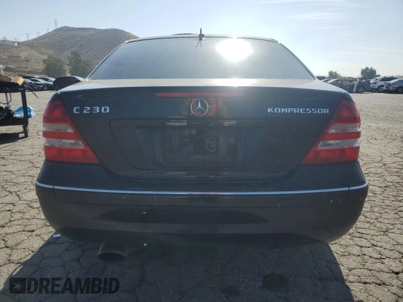 2005 Mercedes-Benz C 230 Kompressor z VIN WDBRF40J55F704686, wystawiony jako Copart lot #54995365 z przebiegiem 247 576 mil mil oraz Szkoda całkowita • Salvage title. Historia ofert i sprzedaży dostępna na DreamBid. Obrazek 6.