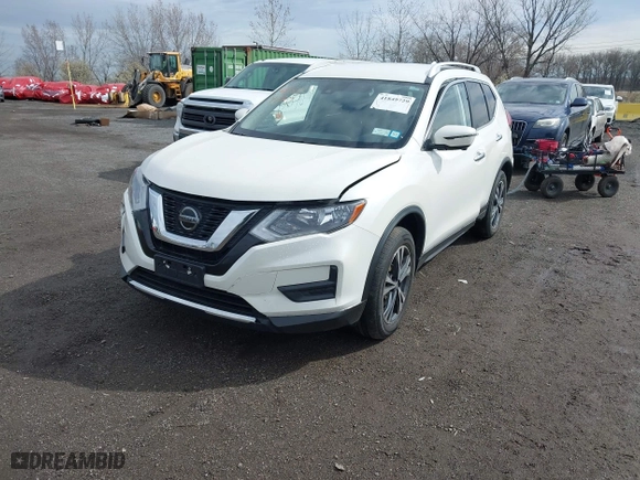 2020 Nissan Rogue SV with VIN JN8AT2MV8LW137111, listed as a IAAI auction lot 41849729 with 59,773 mi miles. Bid and sale history available at carsss.com. Image 2.