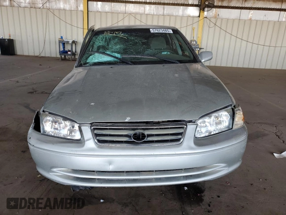 2001 Toyota Camry CE z VIN 4T1BG22K11U017054, wystawiony jako Copart lot #57623485 z przebiegiem 242 217 mil mil oraz Szkoda całkowita • Salvage title. Historia ofert i sprzedaży dostępna na DreamBid. Obrazek 5.