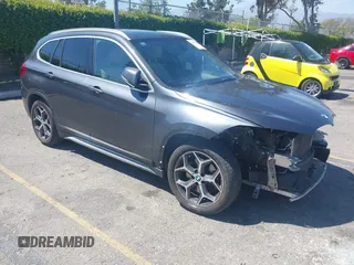 2018 BMW X1 sDrive28i z VIN WBXHU7C36J3H44035, wystawiony jako IAAI lot #42087039 z przebiegiem 87 892 mil mil oraz . Historia ofert i sprzedaży dostępna na DreamBid. Obrazek 1.