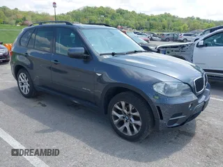 2011 BMW X5 35i with VIN 5UXZV4C57BL739907, listed as a IAAI auction lot 42135572 with 0 mi miles. Bid and sale history available at carsss.com. Image 1.